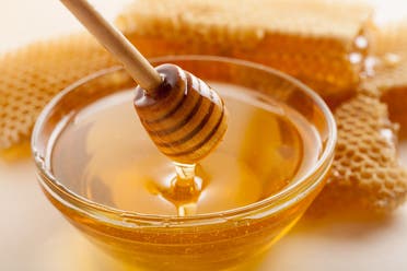 ماذا يفعل العسل في جسم الإنسان؟