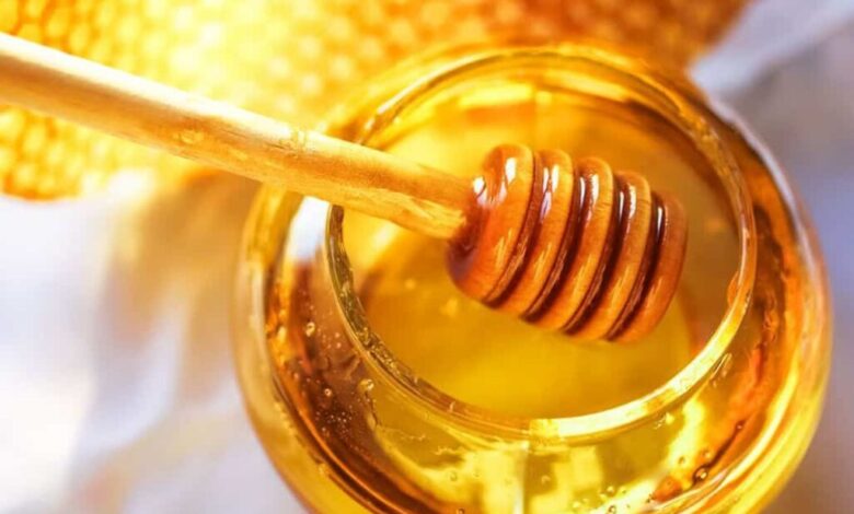 ما هي نسبة السكر في العسل الطبيعي؟