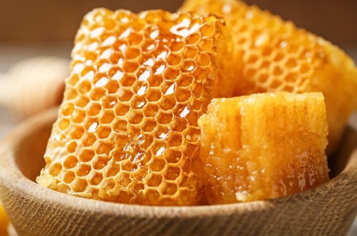 ما هي فوائد أكل شمع العسل 2023-2024؟